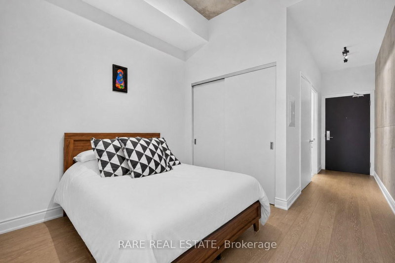 203 - 608 Richmond Street W