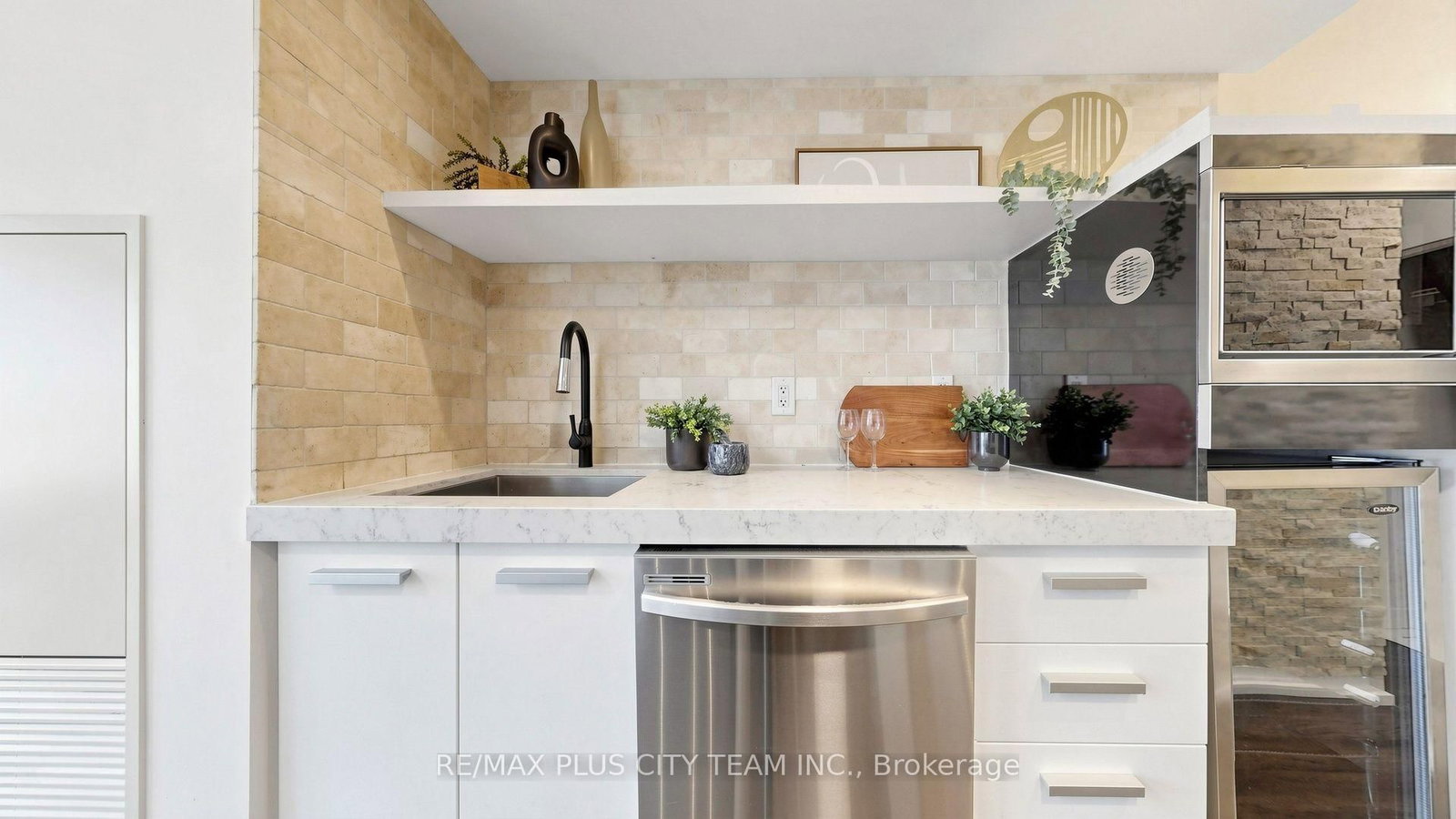 38 Dan Leckie Way • #1103 • Toronto, ON photo 10