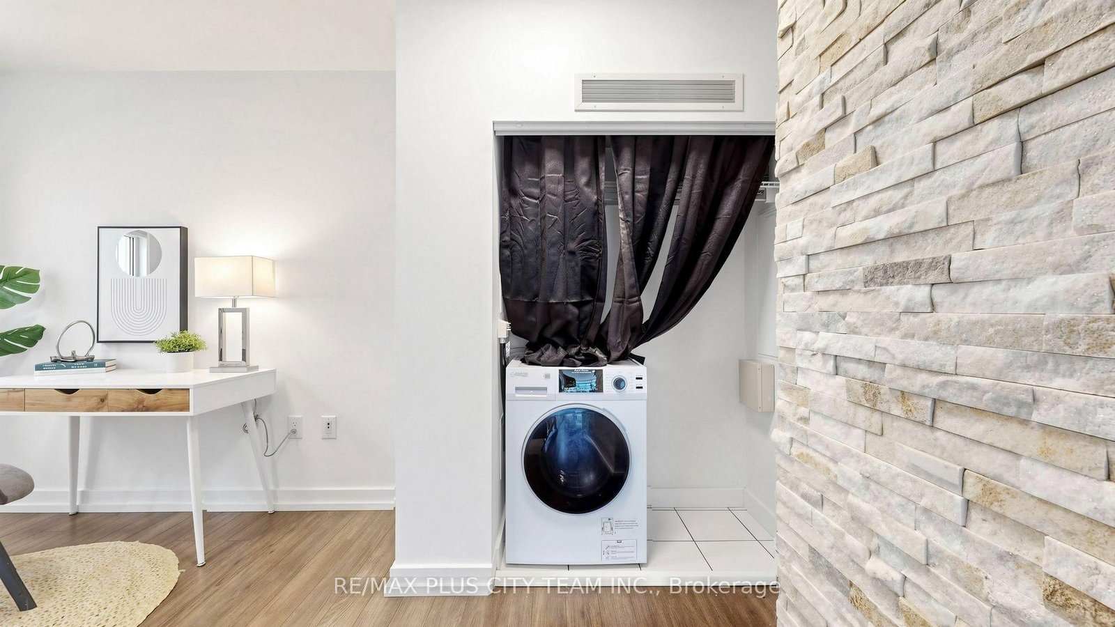 38 Dan Leckie Way • #1103 • Toronto, ON photo 19