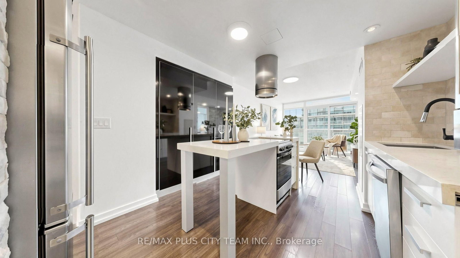 38 Dan Leckie Way • #1103 • Toronto, ON photo 8