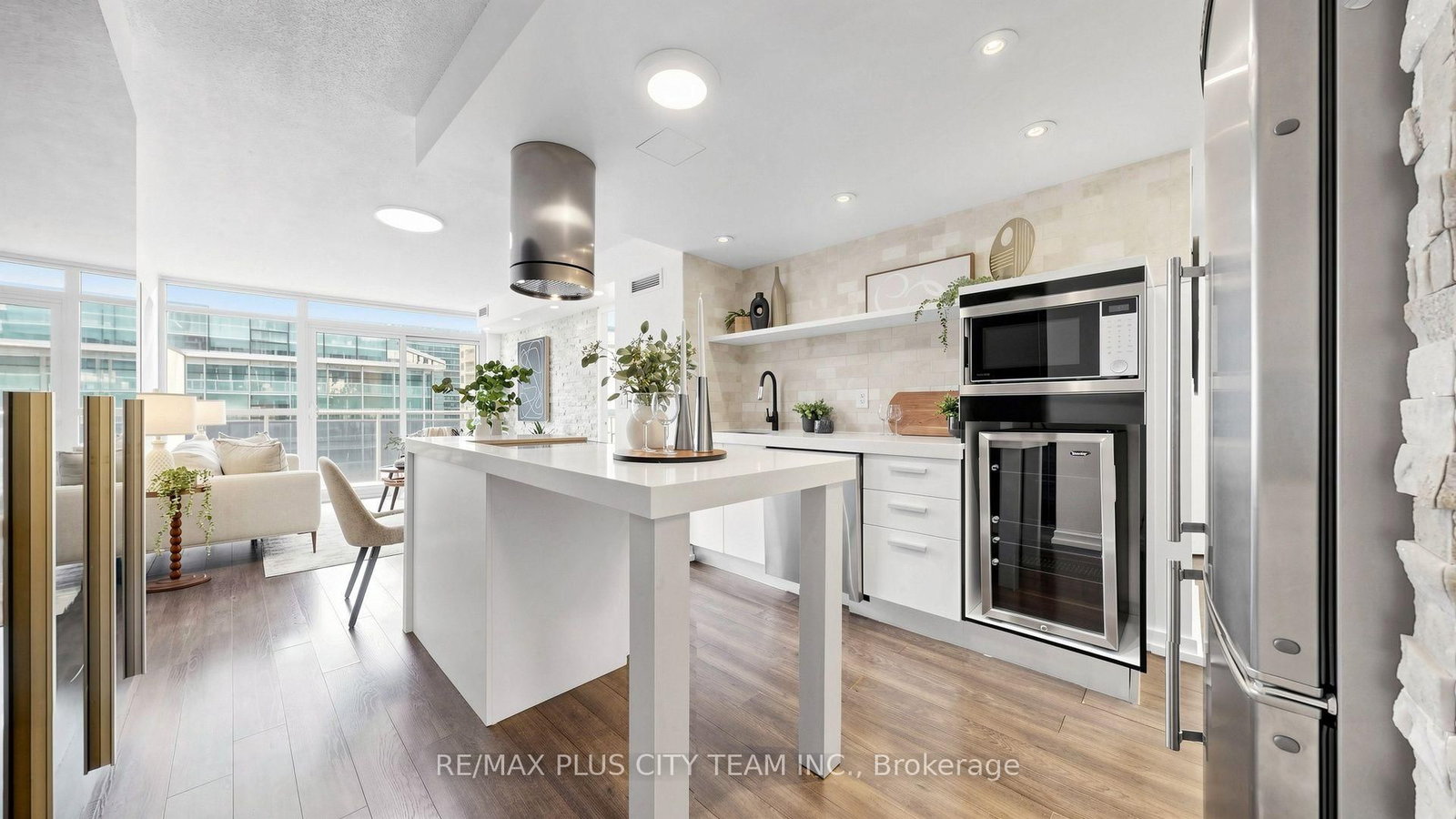 38 Dan Leckie Way • #1103 • Toronto, ON photo 9
