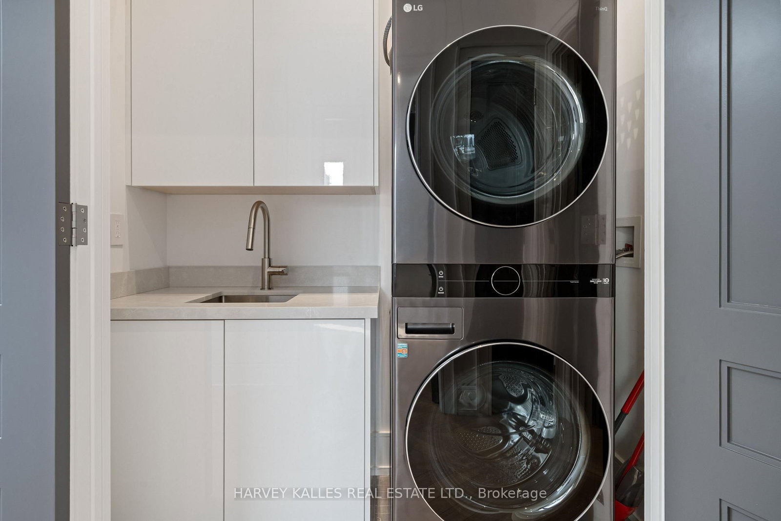 84 Florence Avenue • Toronto, ON photo 31