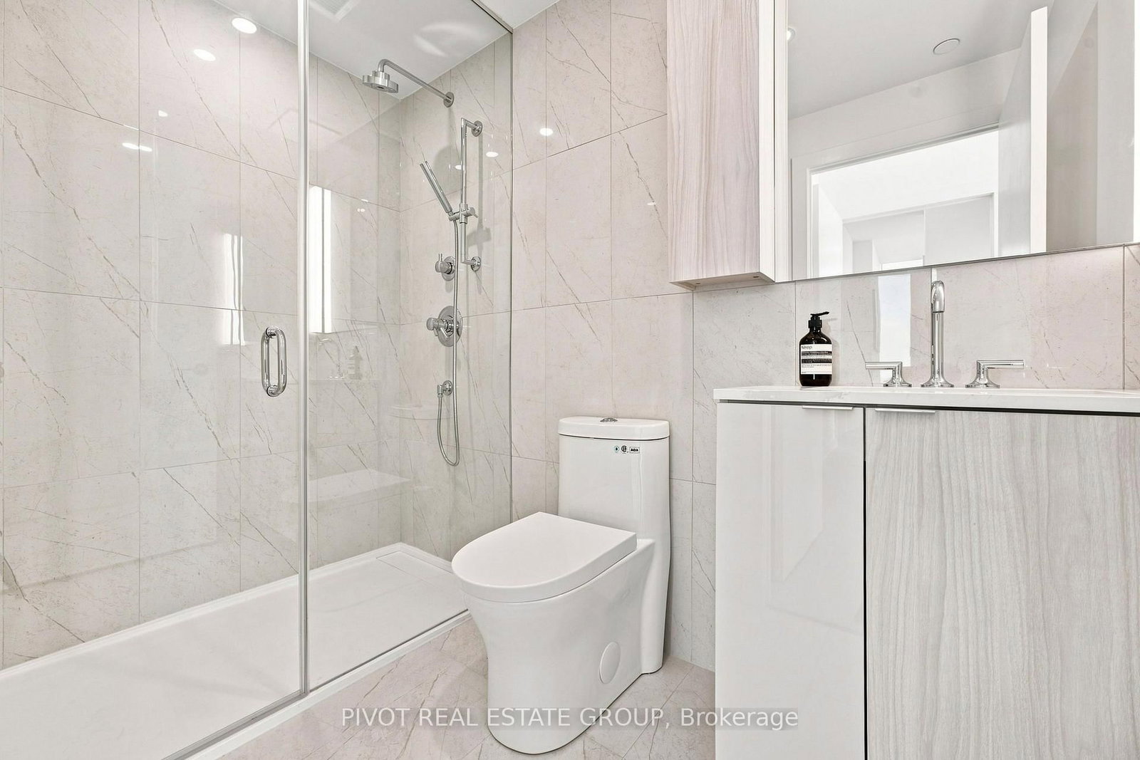 15 Mercer Street • #4502 • Toronto, ON photo 6