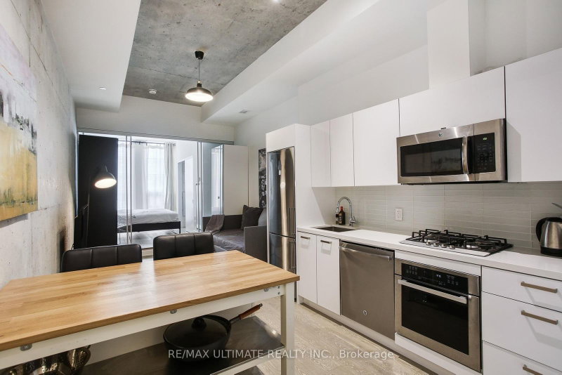 608 Richmond St W photo 5