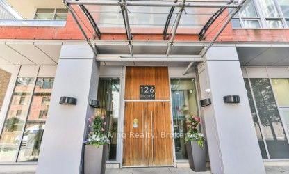606 - 126 Simcoe Street