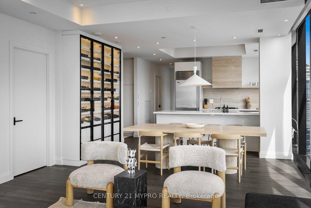 3603 - 224 King Street W 5