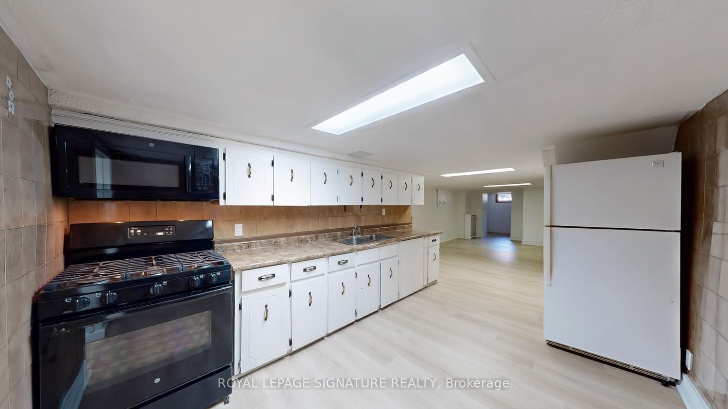 Lower - 247 Palmerston Avenue, Toronto 4