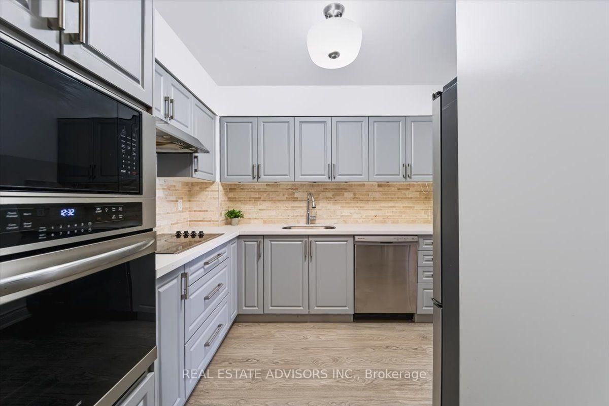 21 Overlea Boulevard • #Ph#07 • Toronto, ON photo 4