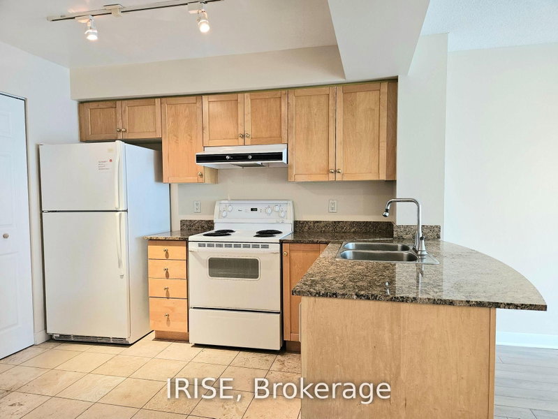 611 - 323 Richmond Street E