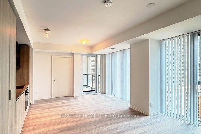 2106 - 400 King Street W
