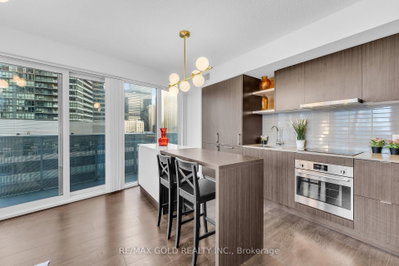 100 Harbour Street • #1202 • Toronto, ON photo 9
