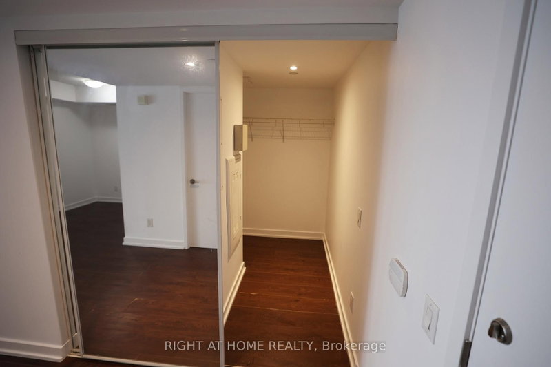 308 - 72 esther shiner Boulevard