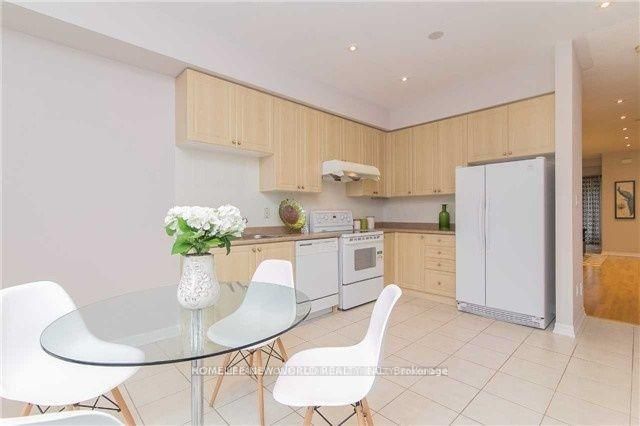 Upper - 6 Altamont Road, Toronto 4