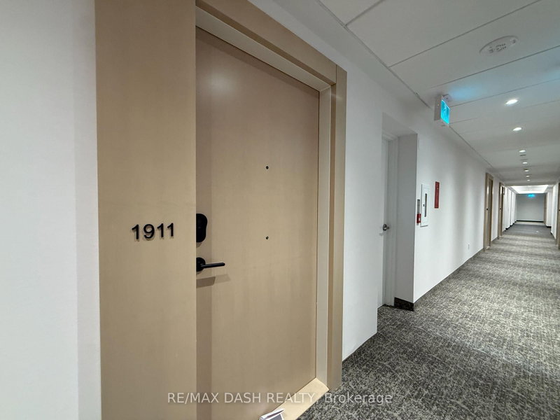 1911 - 280 Dundas Street W
