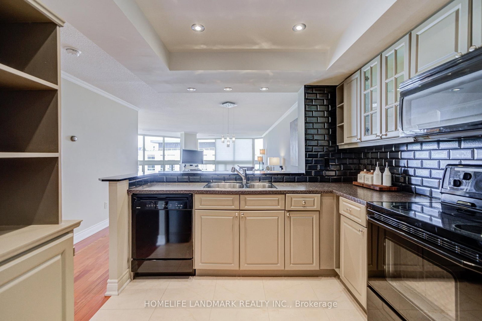 10 Kenneth Avenue • #PH 05 • Toronto, ON photo 22