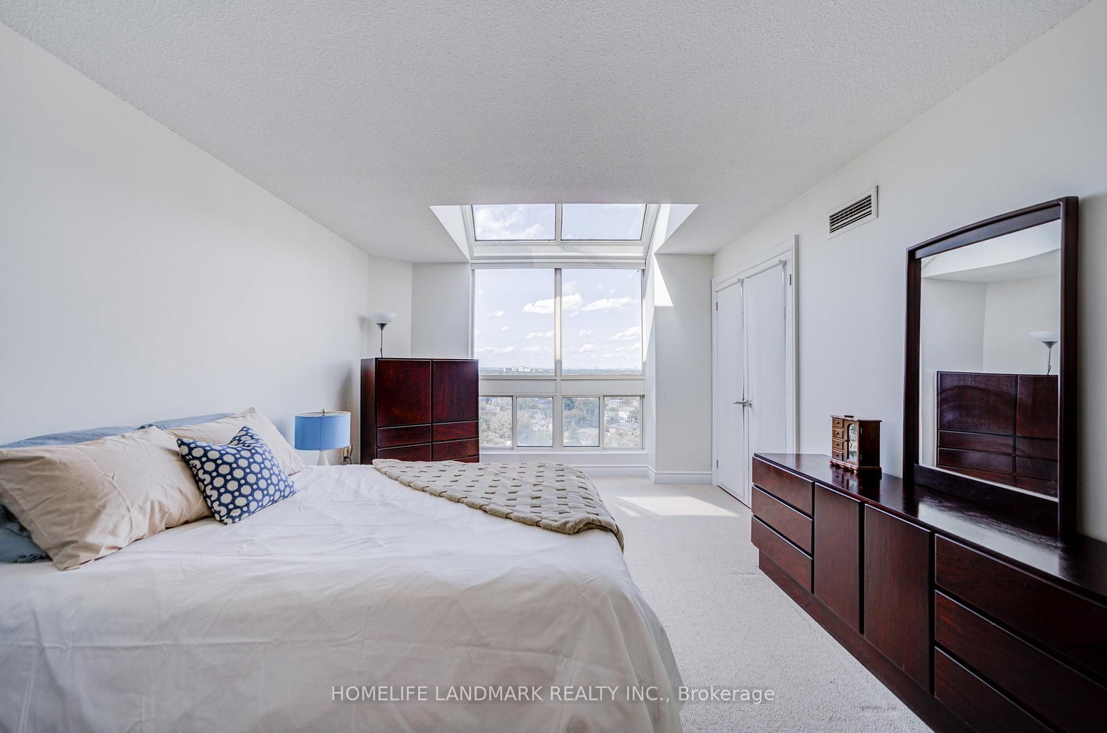 10 Kenneth Avenue • #PH 05 • Toronto, ON photo 23