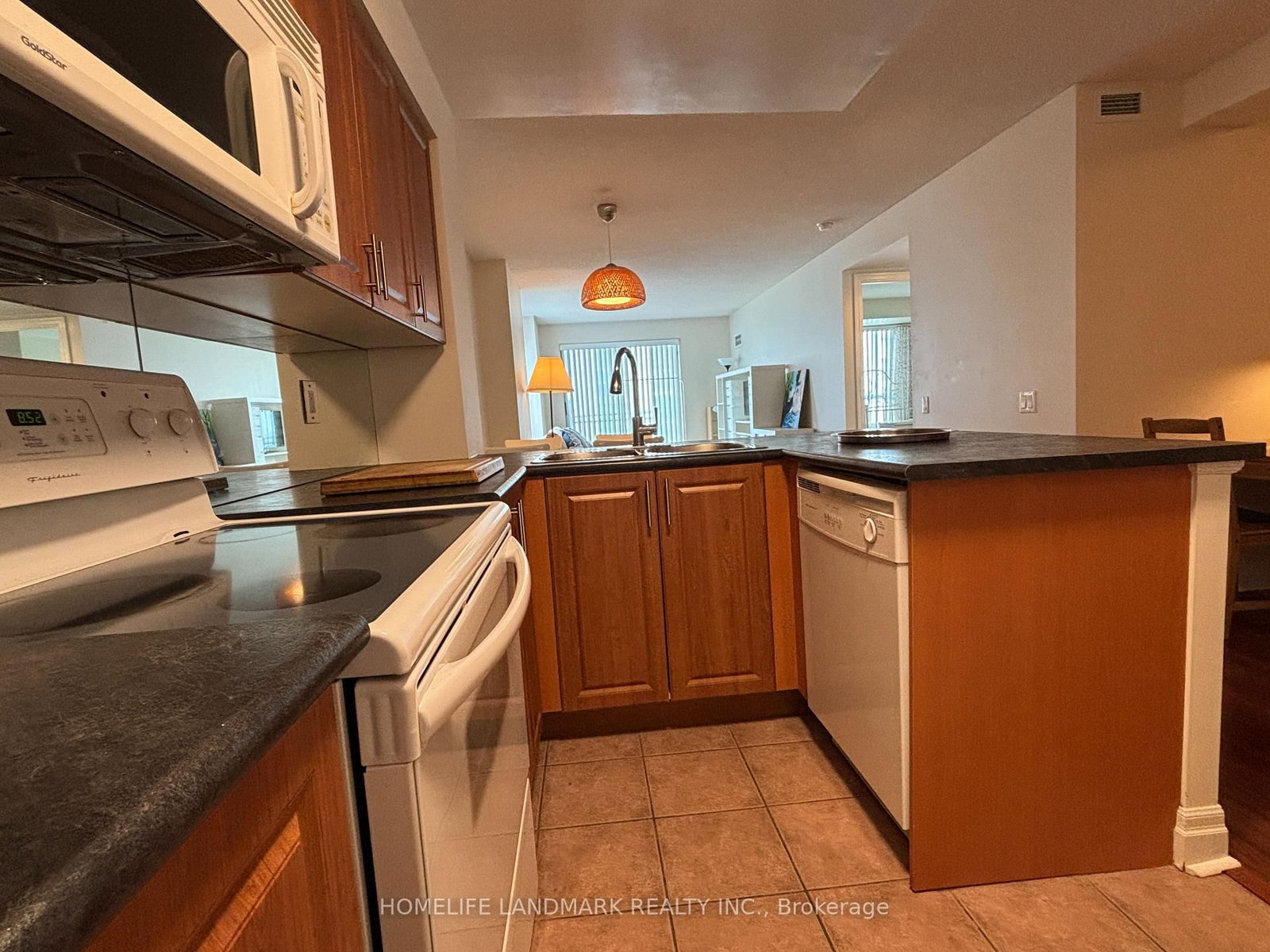 21 Hillcrest Avenue • #902 • Toronto, ON photo 16