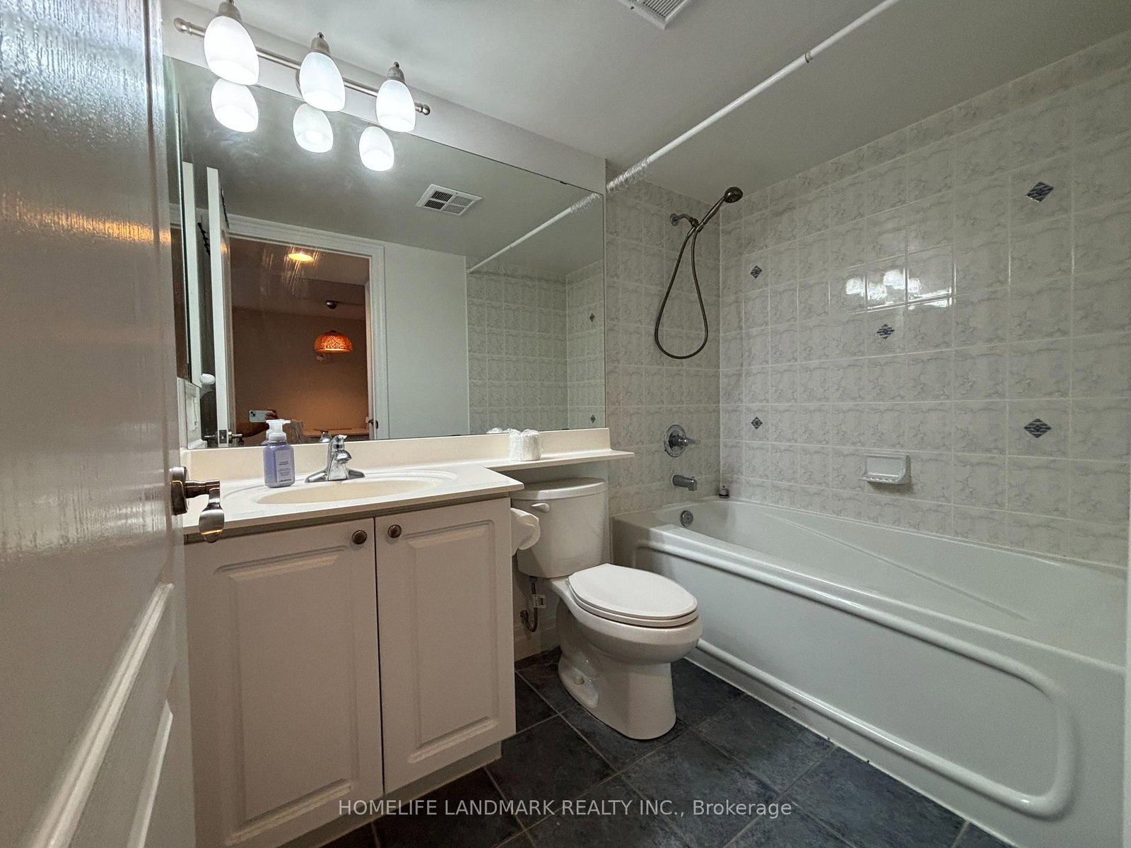 21 Hillcrest Avenue • #902 • Toronto, ON photo 18