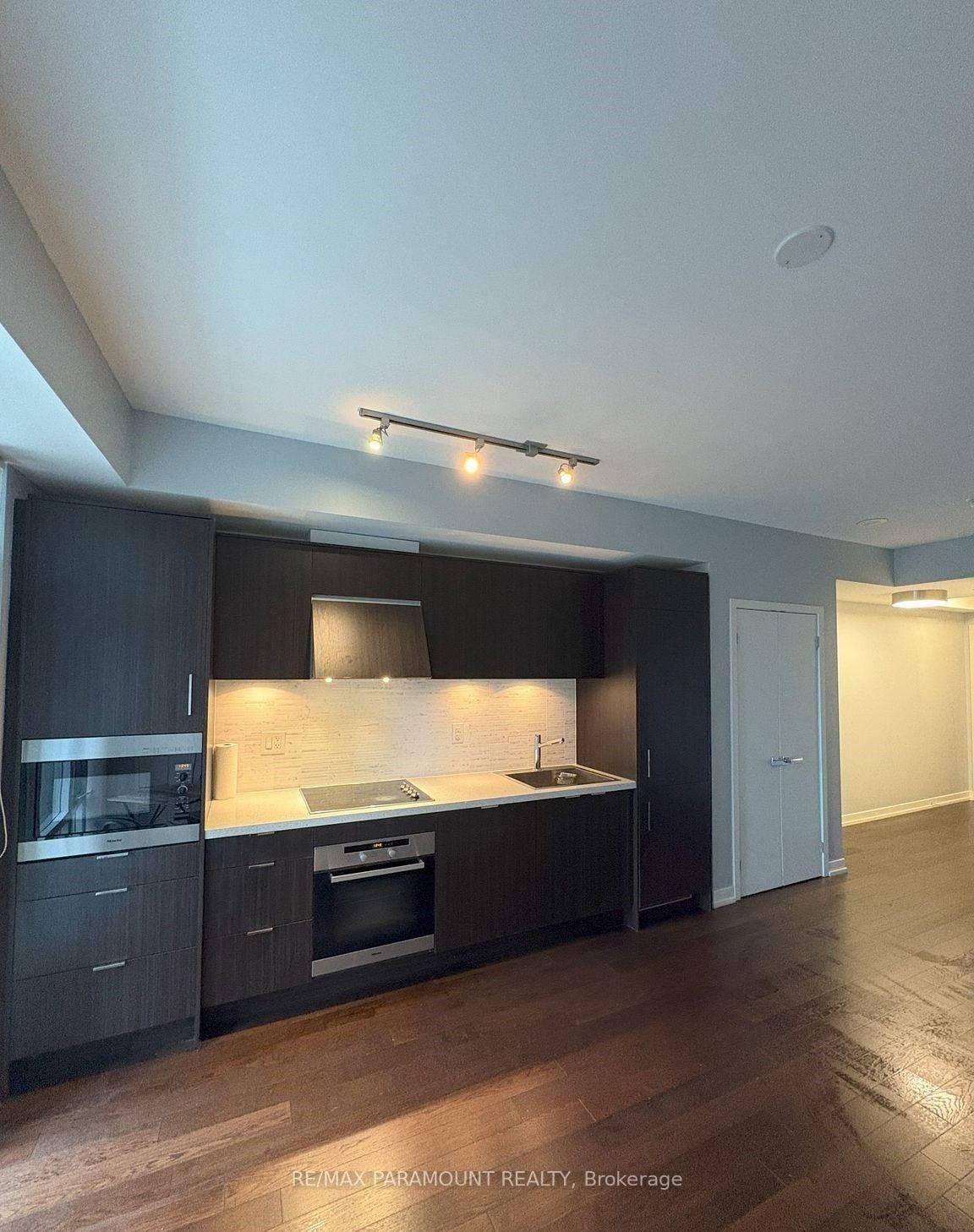 21 Widmer Street • #1103 • Toronto, ON photo 12