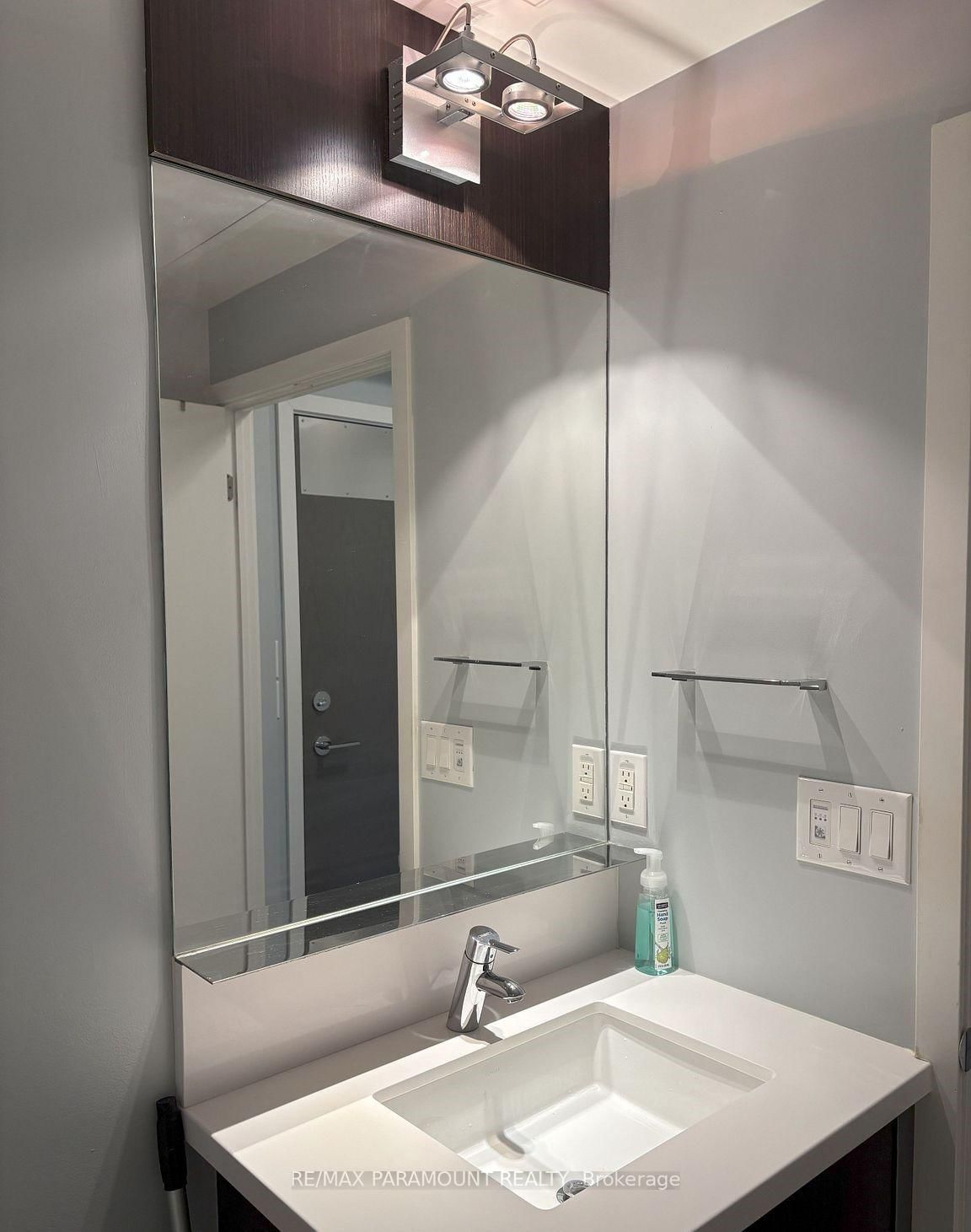 21 Widmer Street • #1103 • Toronto, ON photo 18
