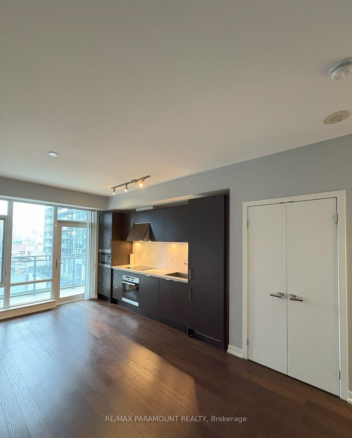 21 Widmer Street • #1103 • Toronto, ON photo 8