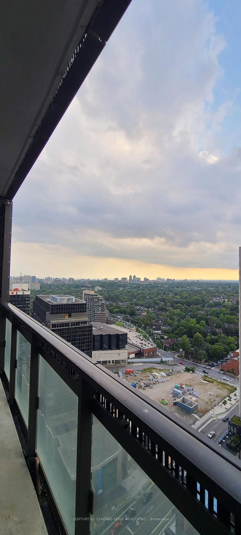 2204 - 8 EGLINTON Avenue E