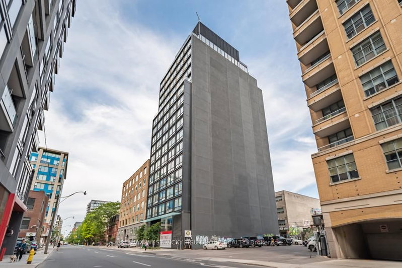 806 - 458 Richmond Street W