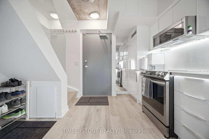 122 - 255 Richmond Street E