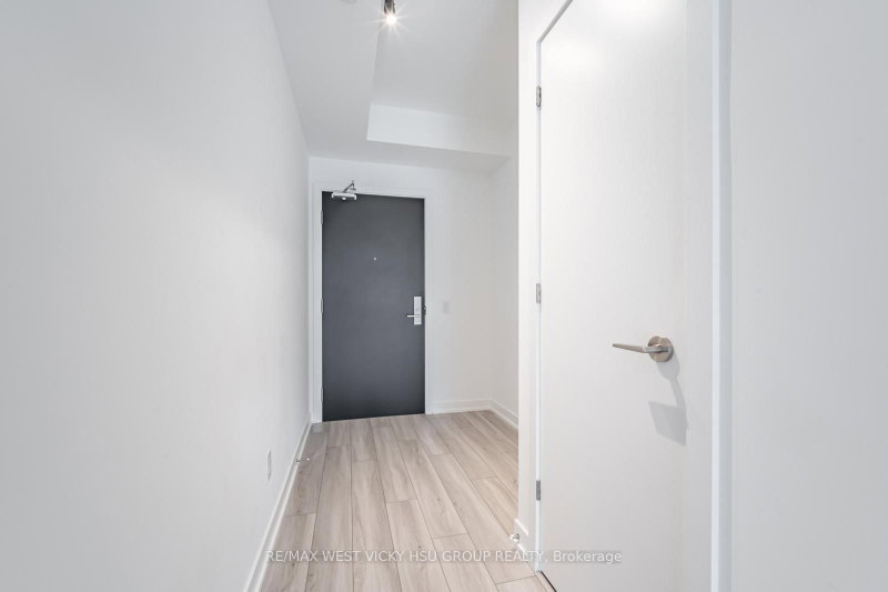 806 - 458 Richmond Street W