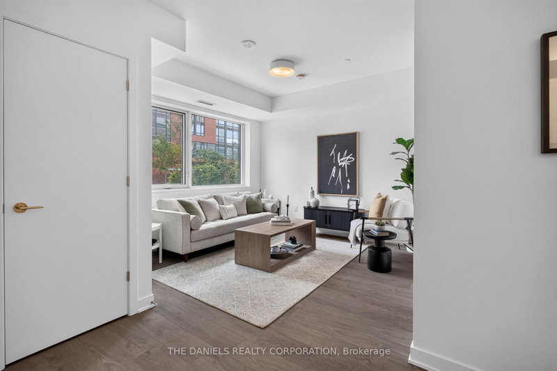 104 - 10 Oak Street