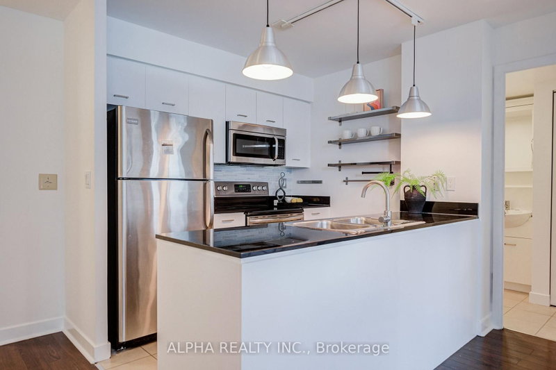 1507 - 381 Front Street W