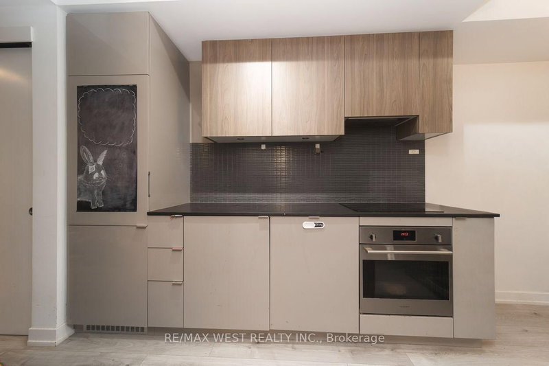 331 - 161 Roehampton Avenue
