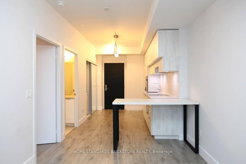 710 - 8 Eglinton Avenue E