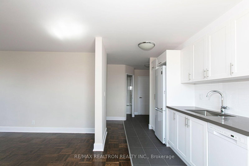 201 - 990 Avenue Road
