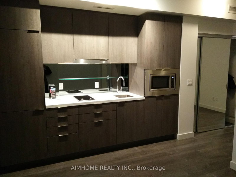 1010 - 215 Queen Street W
