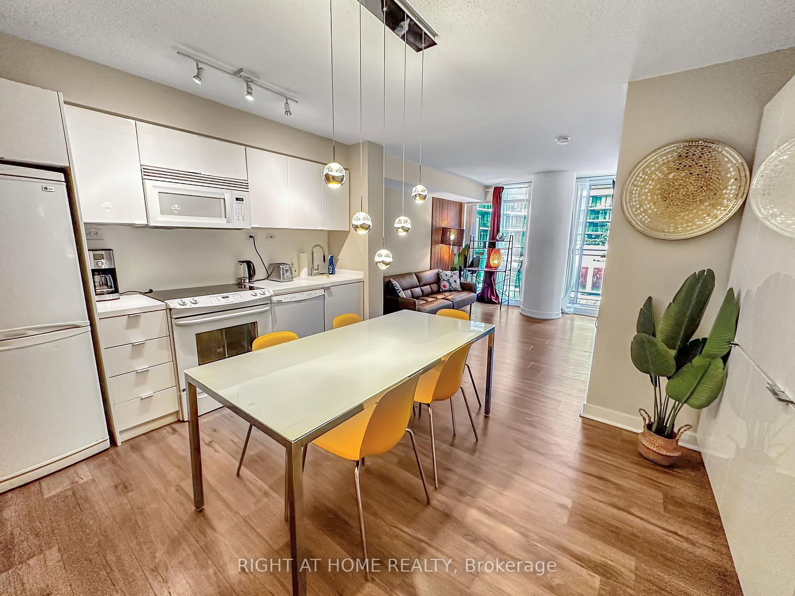 10 Capreol Court • #356 • Toronto, ON photo 20