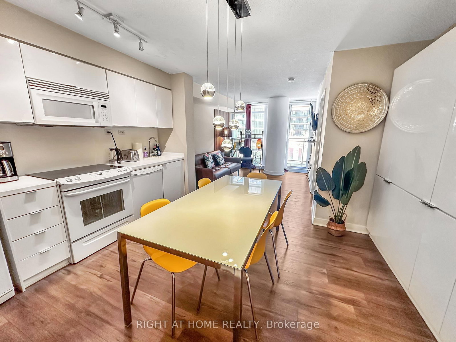 10 Capreol Court • #356 • Toronto, ON photo 6