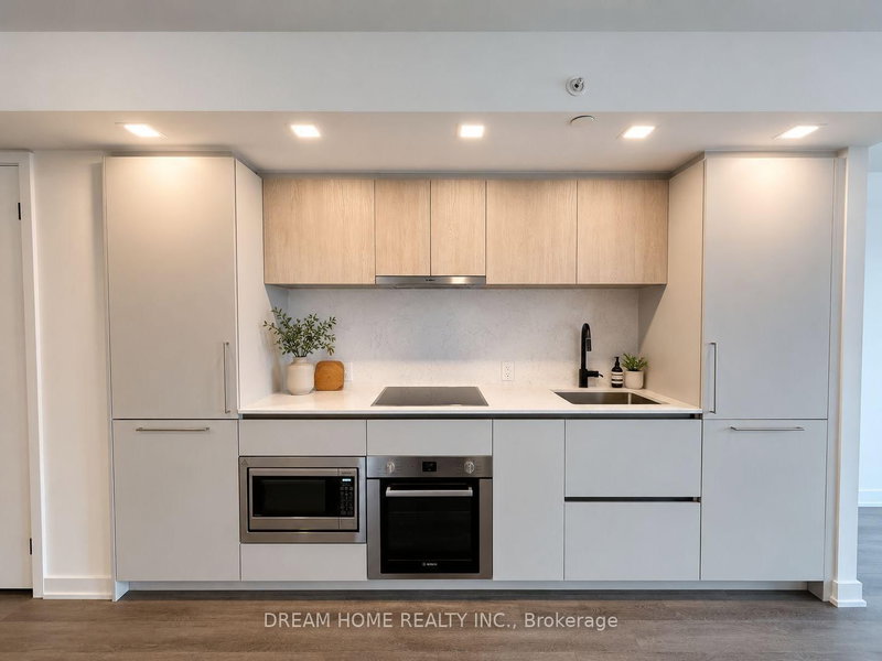 1911 - 609 Sherbourne Street