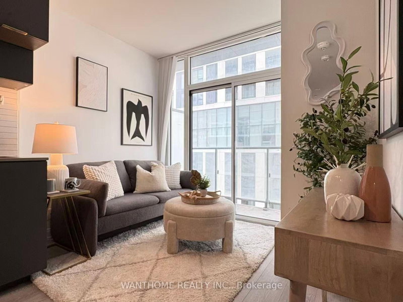 502 - 181 Dundas Street E