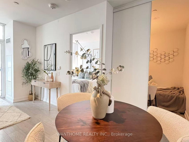 502 - 181 Dundas Street E