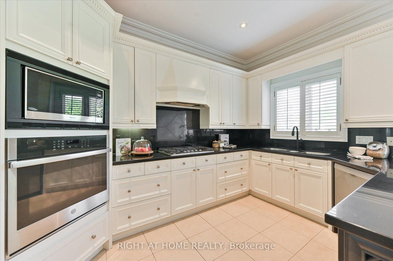 154 Charlton Boulevard • Toronto, ON photo 11