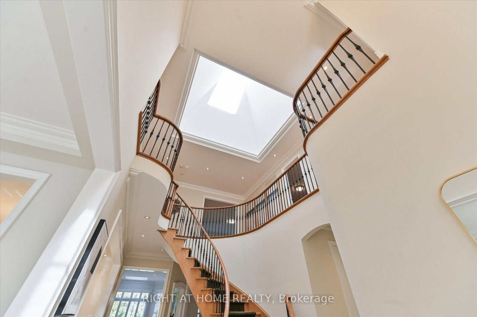 154 Charlton Boulevard • Toronto, ON photo 6