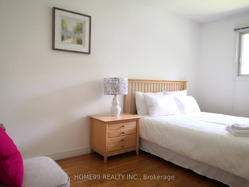 upper, - 137 Pineway Boulevard