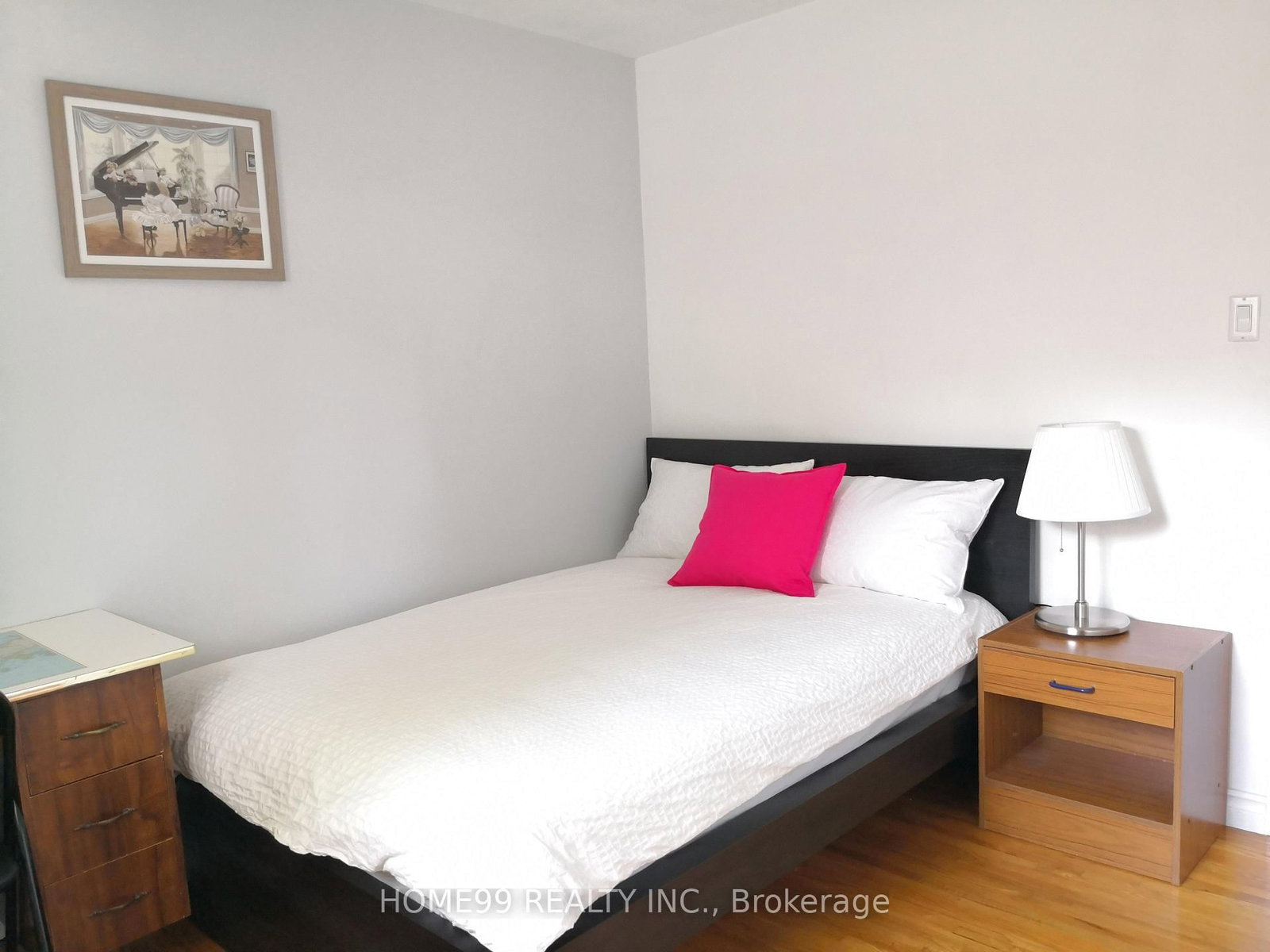 upper, - 137 Pineway Boulevard, Toronto 5