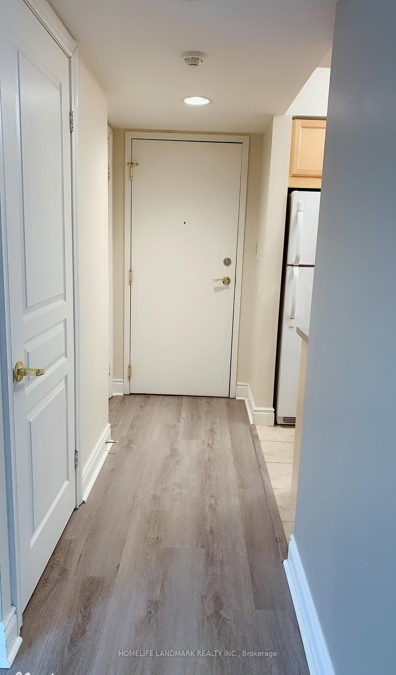 822 - 15 Northtown Way