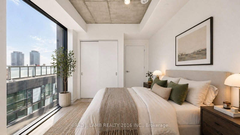 1507 - 284 King Street E