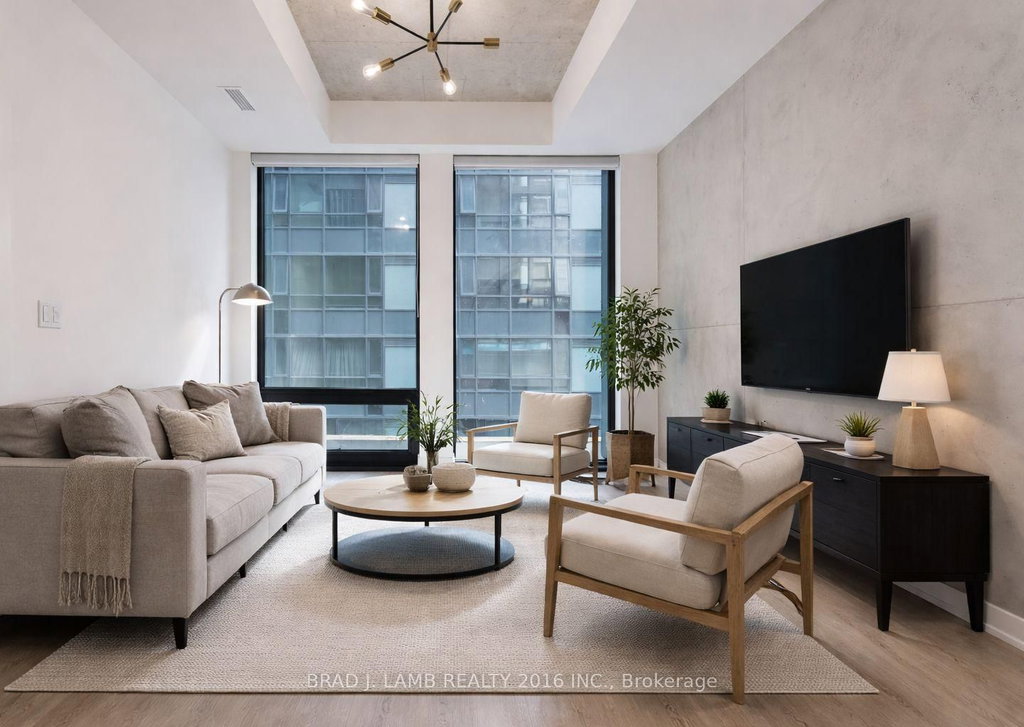 308 - 284 King Street E