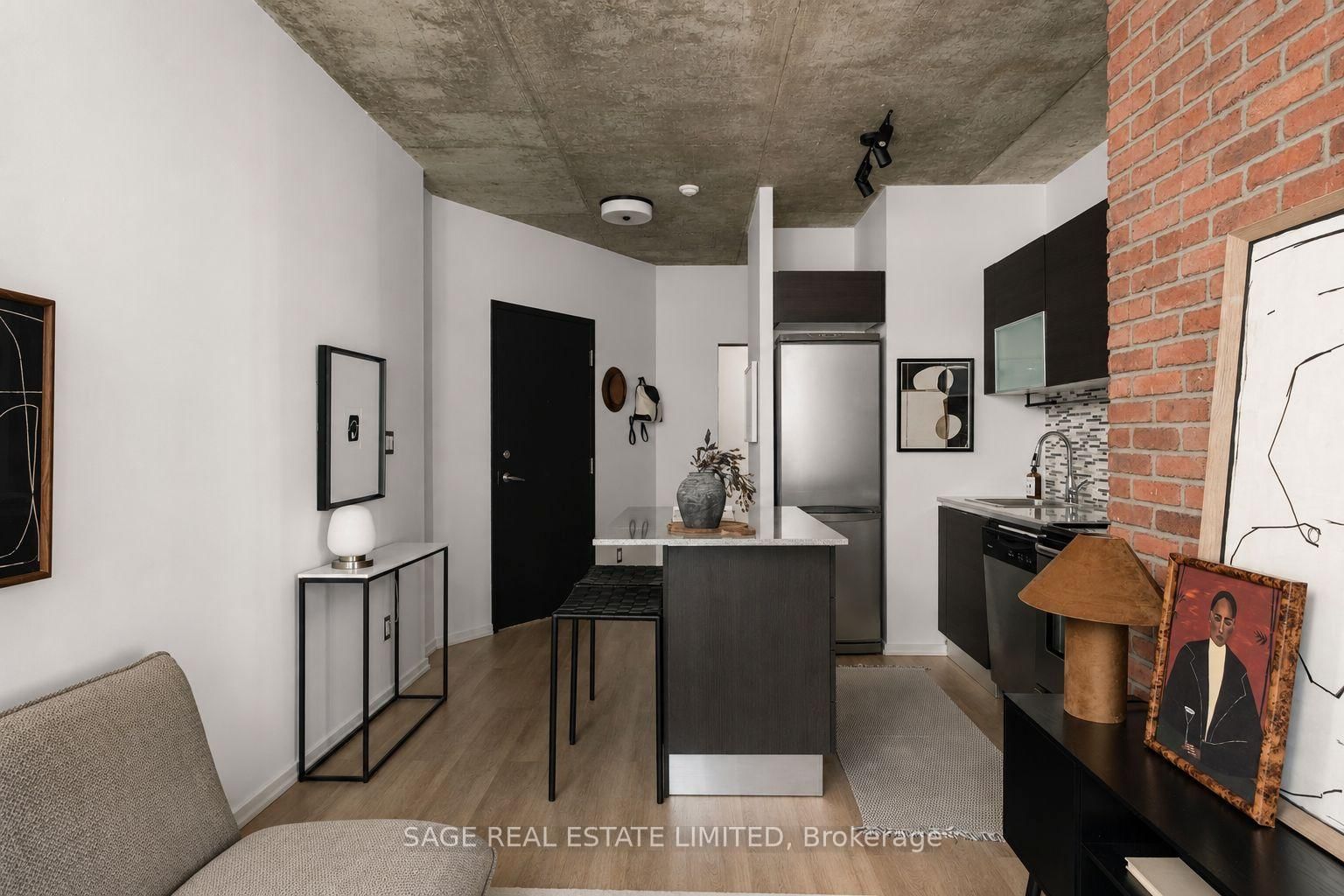 Listing Image 7