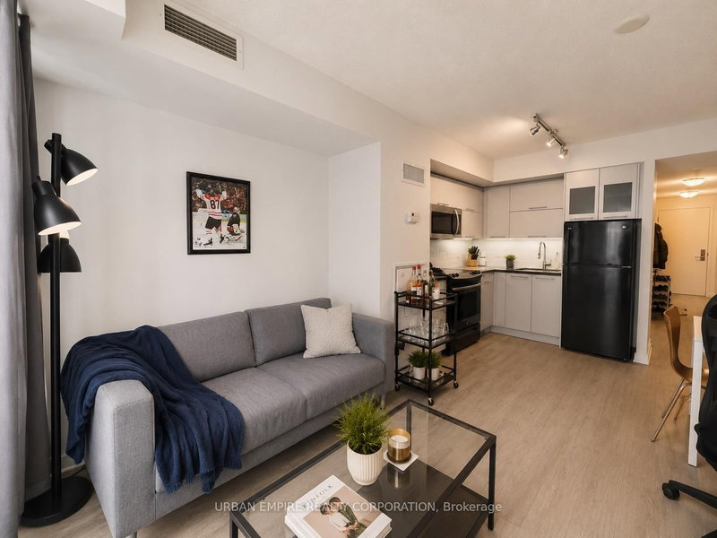 408 - 126 Simcoe Street