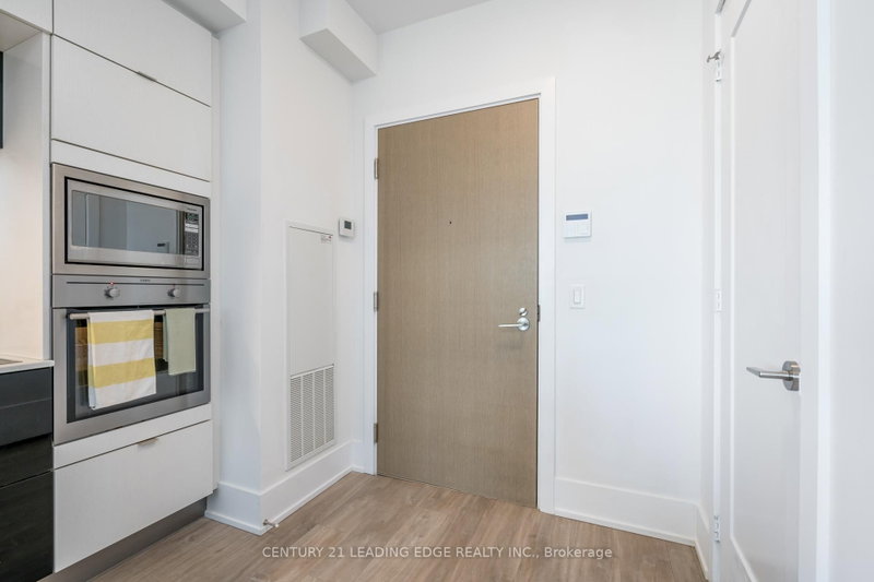919 - 1 Edgewater Drive